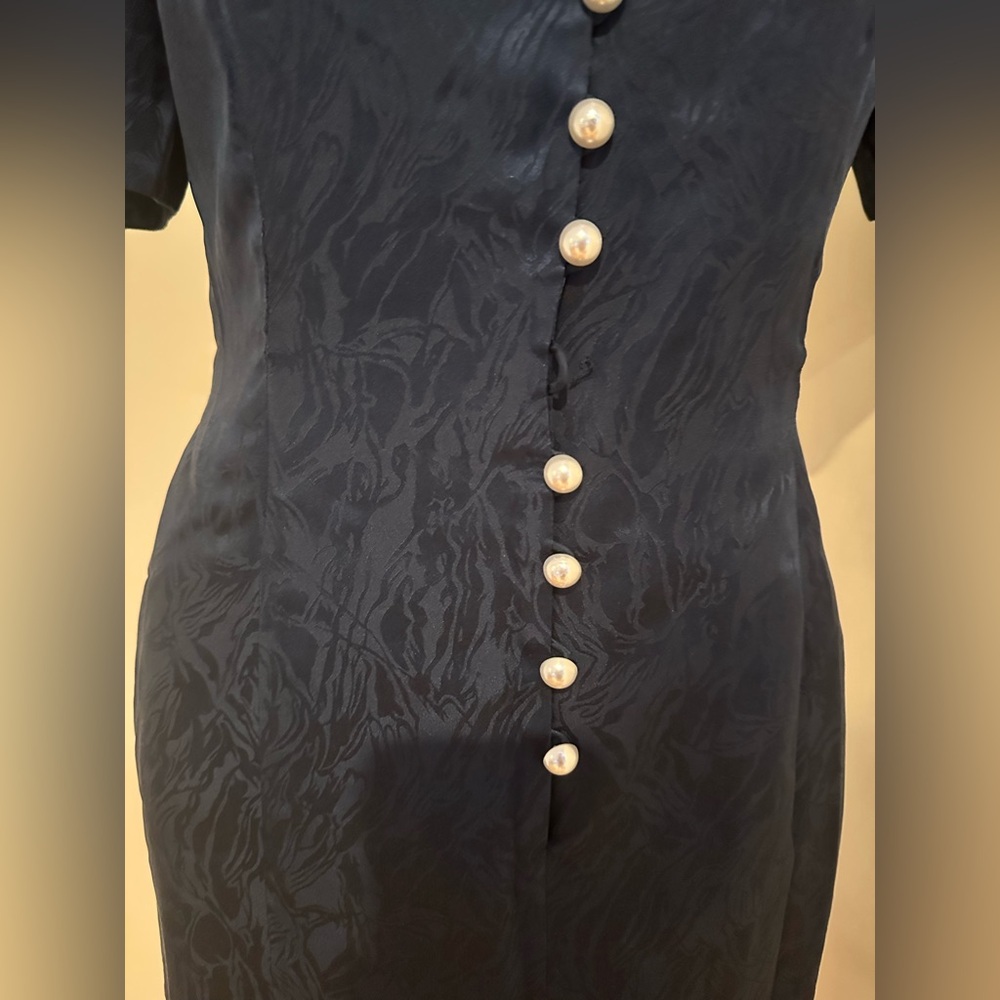 SILK STUDIO Vintage Satin Navy Shoulder pads 100% Silk Pearl Buttons Dress Sz 4 - Picture 16 of 16